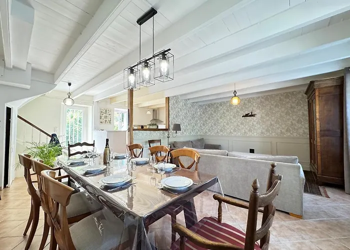 La Gambade - Wifi, Jardin, Bbq, 1500 M De La 펜션